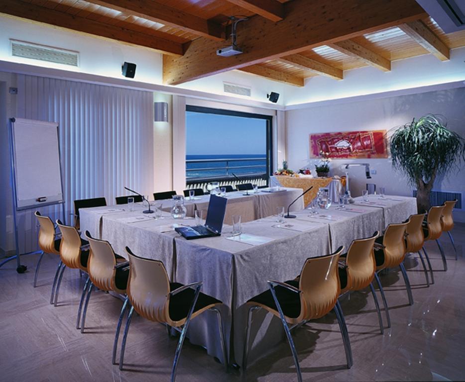 Hotel Europa Beach Village Pertisau Kinh doanh bức ảnh